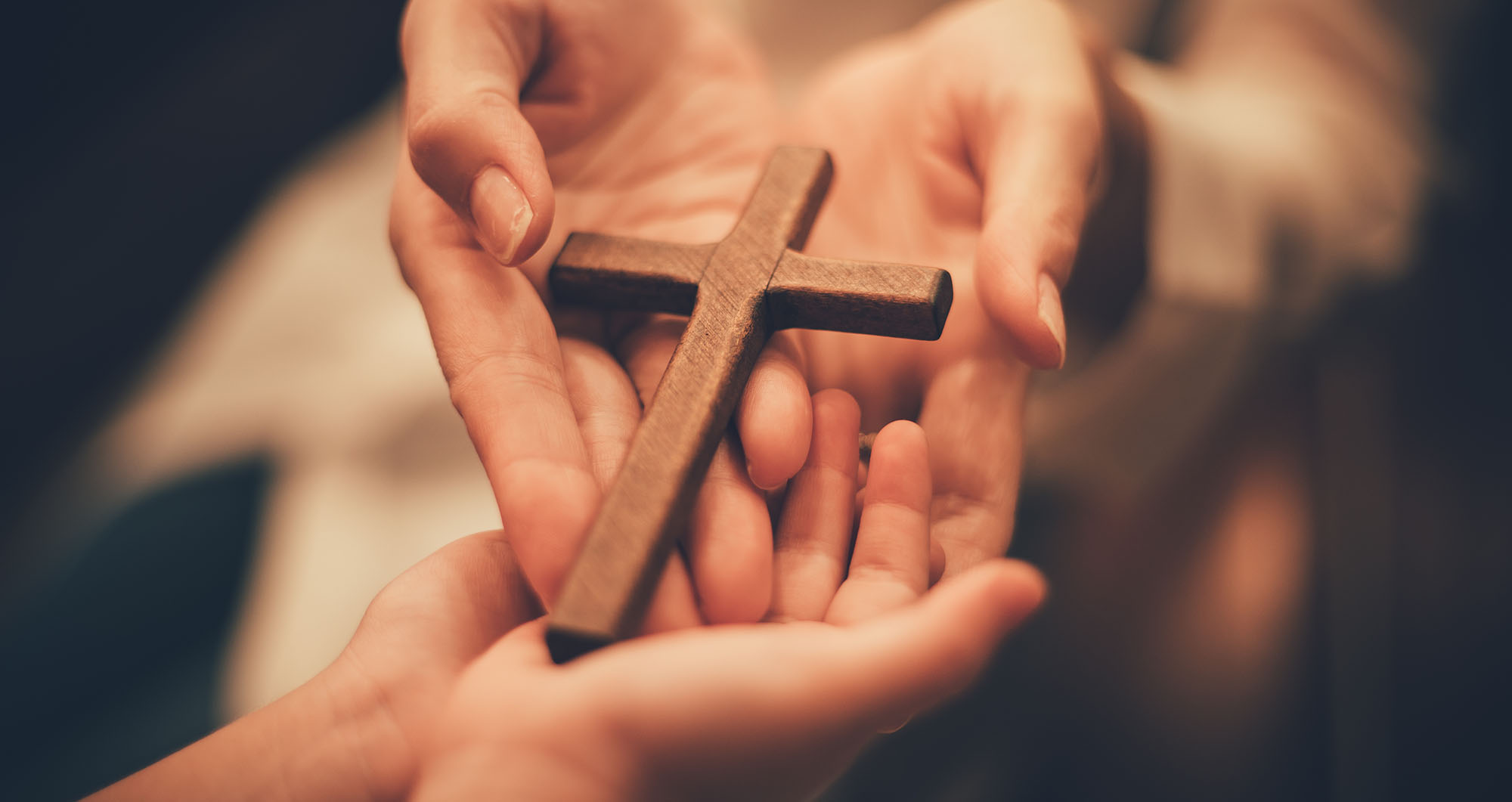 CON LA CRUZ EN NUESTRA BOCA